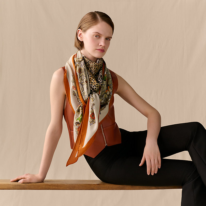 Jungle Love三角巾- 棕色| Hermès 愛馬仕台灣地區官網